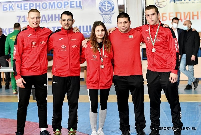 Петър Петков и Аделина Момъкова с бронзови медали от Държавното по борба