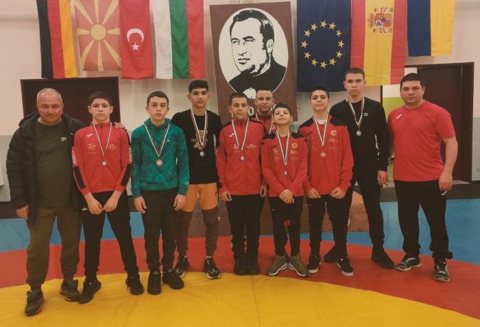 Осем медала спечелиха борци на „Локомотив” от турнир в Разград