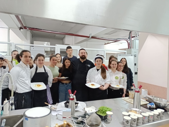 Институт по кулинарни изкуства гостува на Гимназията по туризъм във Велико Търново