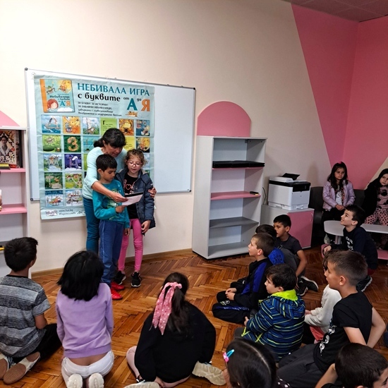 Трима автори гостуваха на децата в Първомайци в Седмицата на детската книга