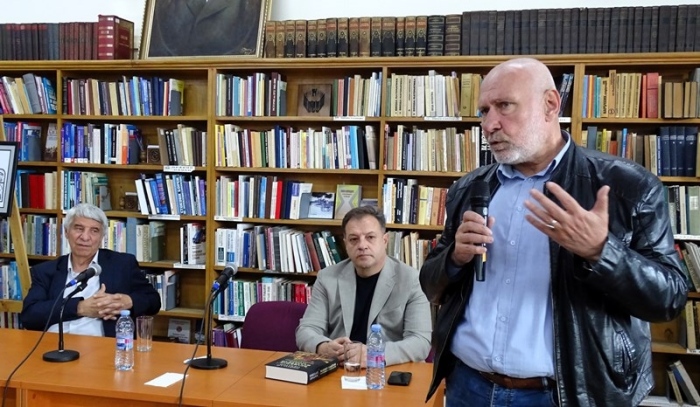 Националната библиотечна седмица стартира във Велико Търново с представянето на новата книга на проф. Николай Овчаров