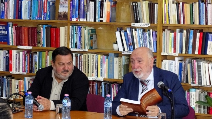 Национална библиотечна седмица във Велико Търново: Проф. Милко Палангурски представи новата си книга „Съграждането на модерна България“