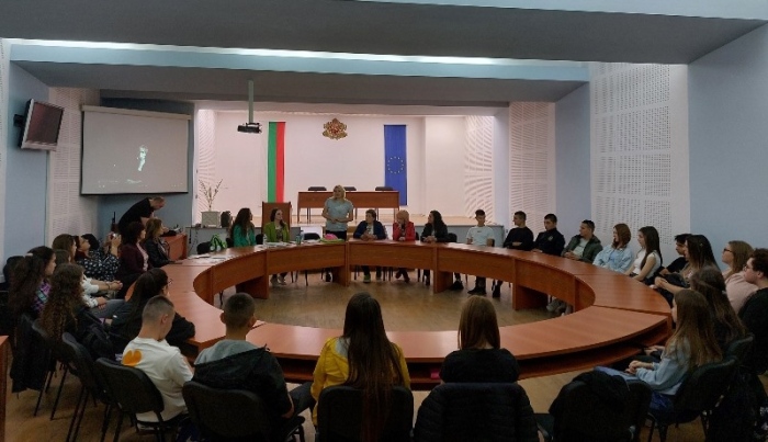 Местната комисия за борба срещу противообществените прояви в Свищов организира информационна беседа на тема „Наркотиците и последиците от употребата им“