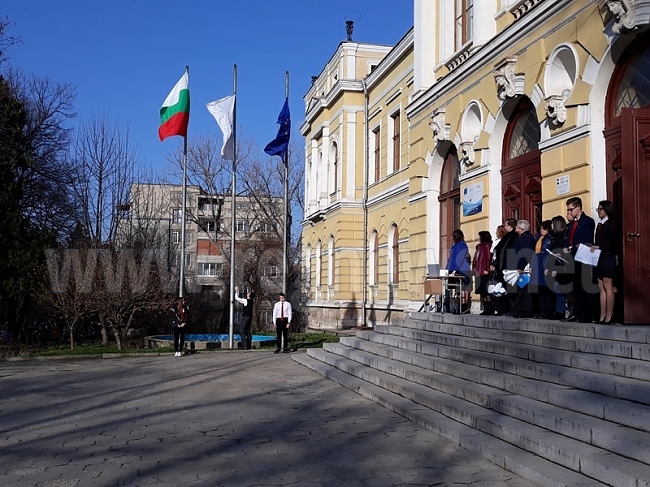 Държавната търговска гимназия стана на 133 г. 