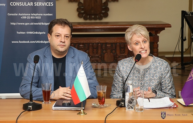 Даниел Панов се срещна с британския посланик Ема Хопкинс и британската общност във Великотърновско