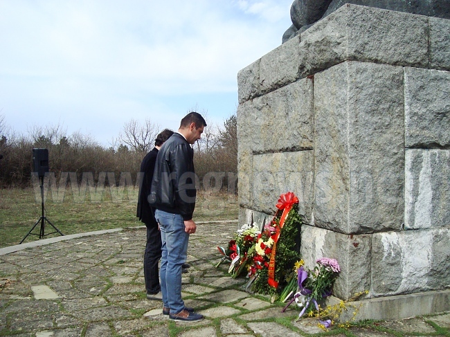 Стотици се поклониха пред загиналите в Балванската битка(СНИМКИ)