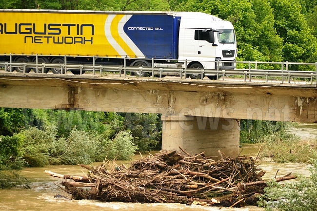 Наблюдават с повишено внимание нивата на водните басейни