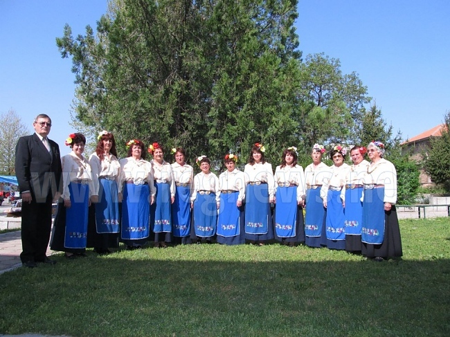 Народни хорове от цялата страна се надпяваха в Първомайци 