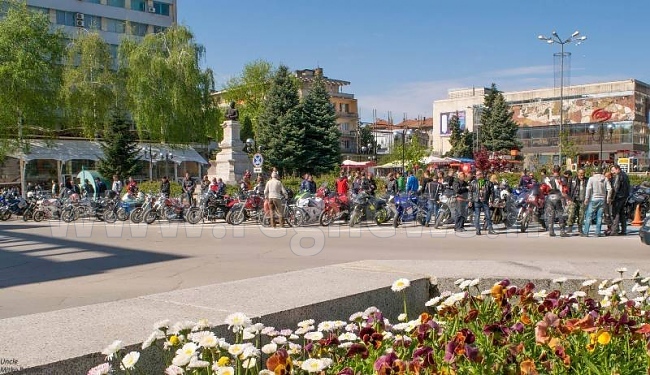 Свободният дух обединява Архангели от Горна Оряховица