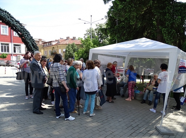 Стотици измериха кръвното си в парка „Марно поле“