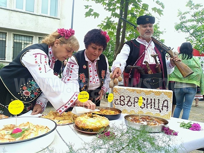 Върбица стана столица на баницата (галерия)