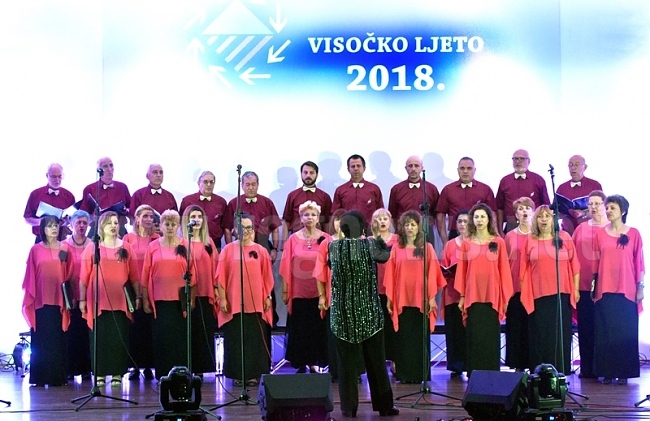 Отново нестихващи аплодисменти за Хор „Славянско единство“