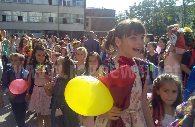 Дни преди първия звънец училищата още си търсят учители 