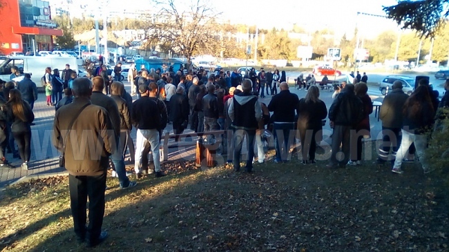 Великотърновци излязоха на протест срещу високите цени на горивата (СНИМКИ)