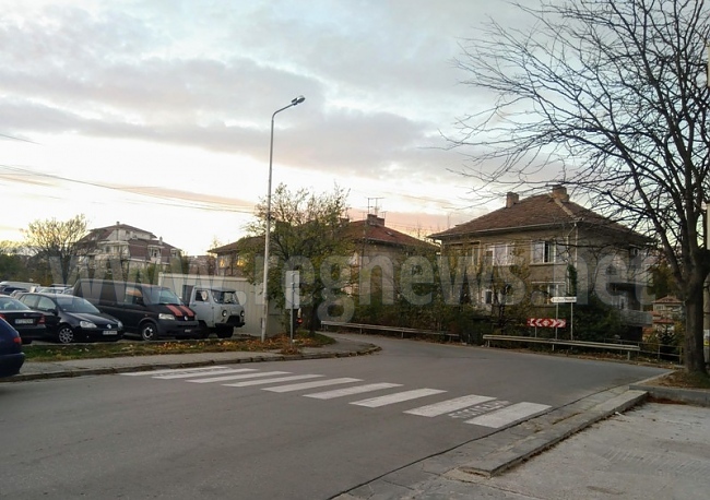 Премахната ще бъде рискова пешеходна пътека край стадион „Ивайло“