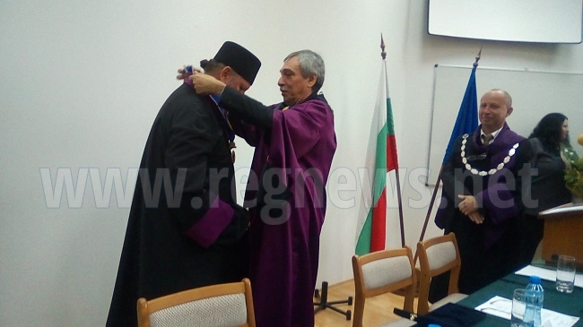 Струмишкият митрополит Наум е новият Почетен доктор на ВТУ