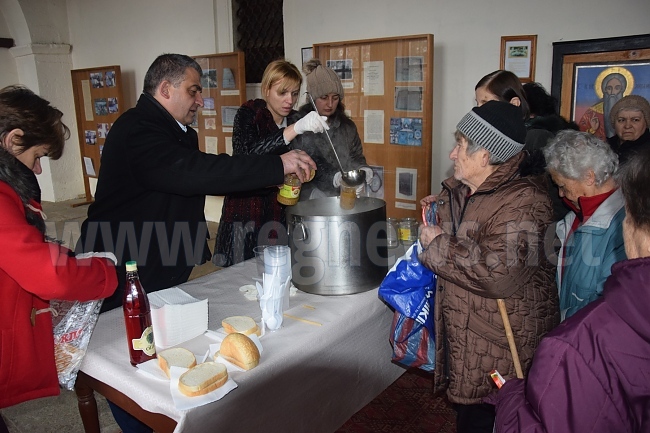 И в Елена раздадоха курбан за Никулден