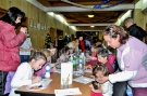 Десетки деца от Велико Търново станаха помощници на Дядо Коледа