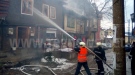 Пожарникари продължават да се борят с  пожар във В. Търново, две къщи изгоряха на „Варуша“(СНИМКИ)