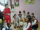 Коледарчета и Дядо Коледа зарадваха малките пациенти в Детското отделение на Областната болница