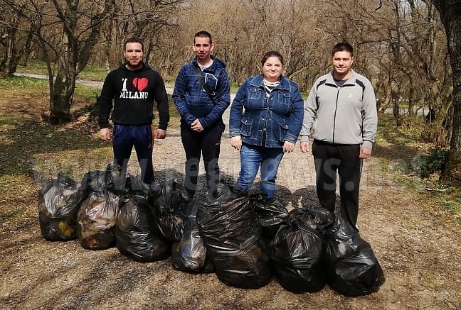 Млади социалисти от Лясковец почистиха гората край Петропавловския манастир