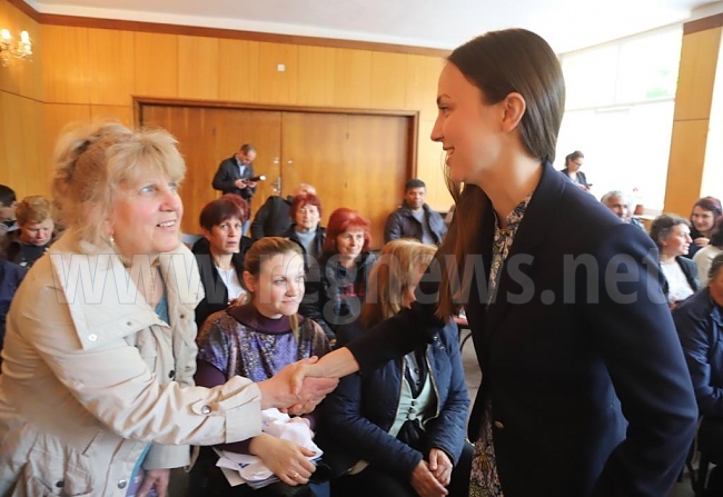 Ева Майдел: Българите са умни и не вярват на празни обещания от партии, които са доказали, че носят само разруха