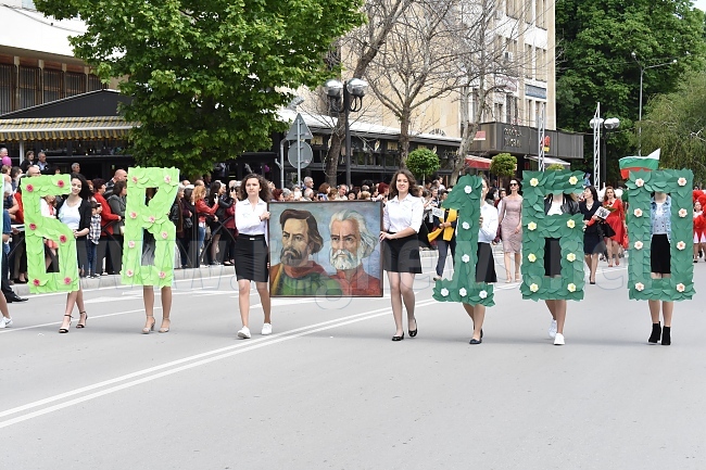 Горна Оряховица чества 24 май – празникът в снимки