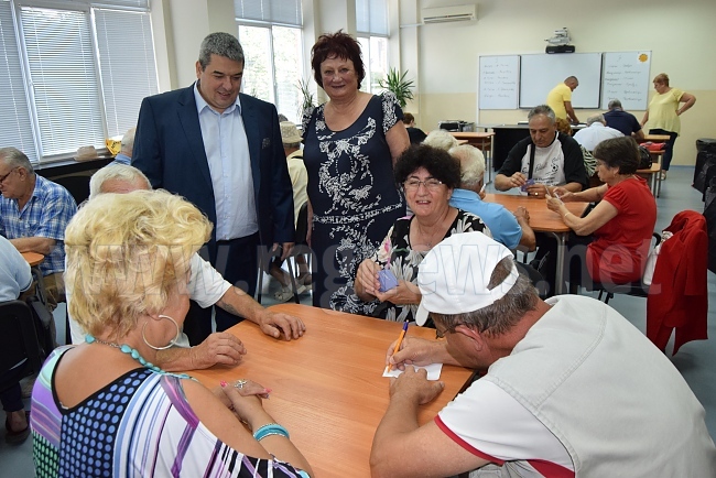 За поредна година ПП ГЕРБ в Горна Оряховица организира турнир по белот и кръстословици за пенсионерските клубове