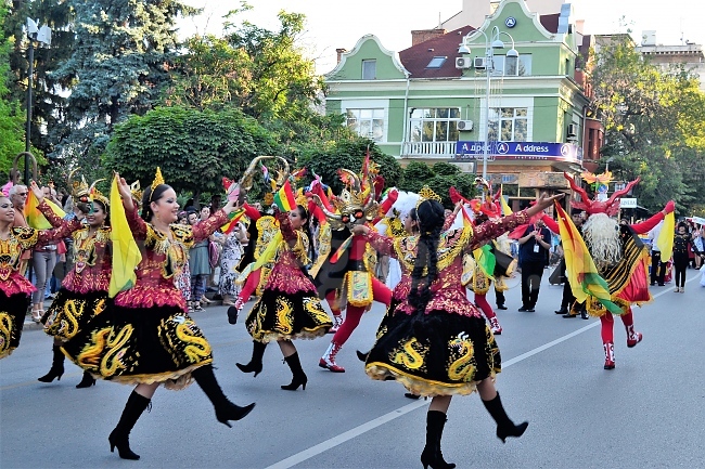 Международният фолклорен фестивал променя движението във Велико Търново 