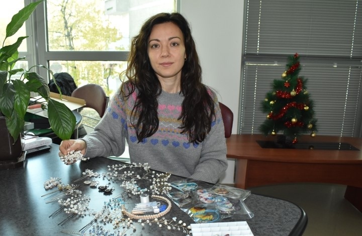 Бижута от мъниста – голямата страст на Искра от Горна Оряховица
