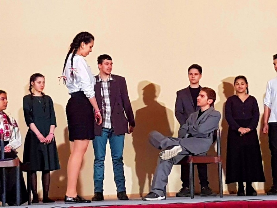 Учениците от ПХГ „Св. св. Кирил и Методий” представиха пиесата „Радини вълнения”