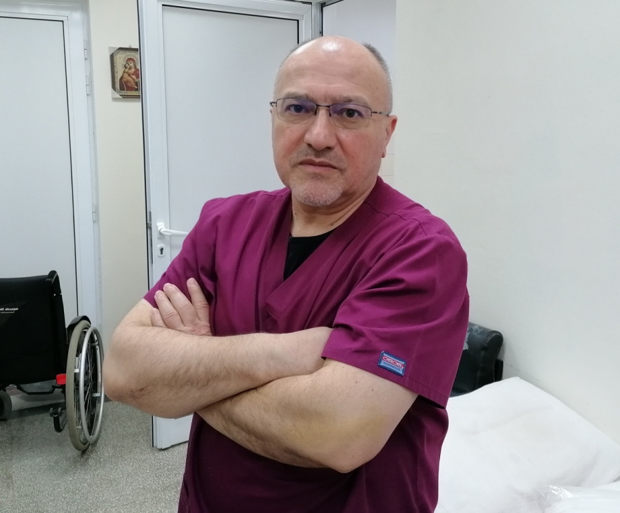 Д-р Борислав Генчев: Коронавирусът не спада към особено опасните инфекции и паниката е безпочвена