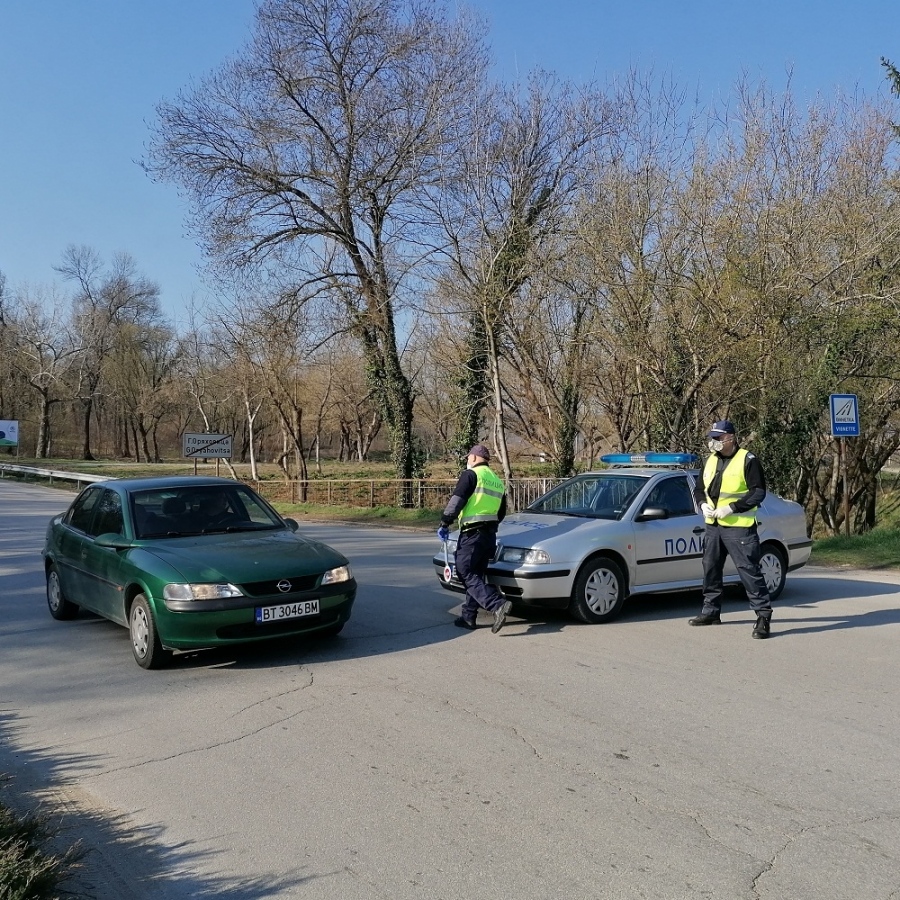 Движението през Арбанаси не е спирано, минава се през полицейска проверка, както на всеки вход и изход в Горна Оряховица