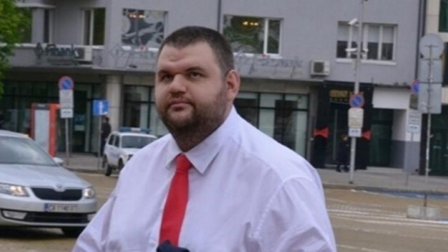 „Интръст“ на Делян Пеевски дари половин милион лева на „ПФК Левски“ 