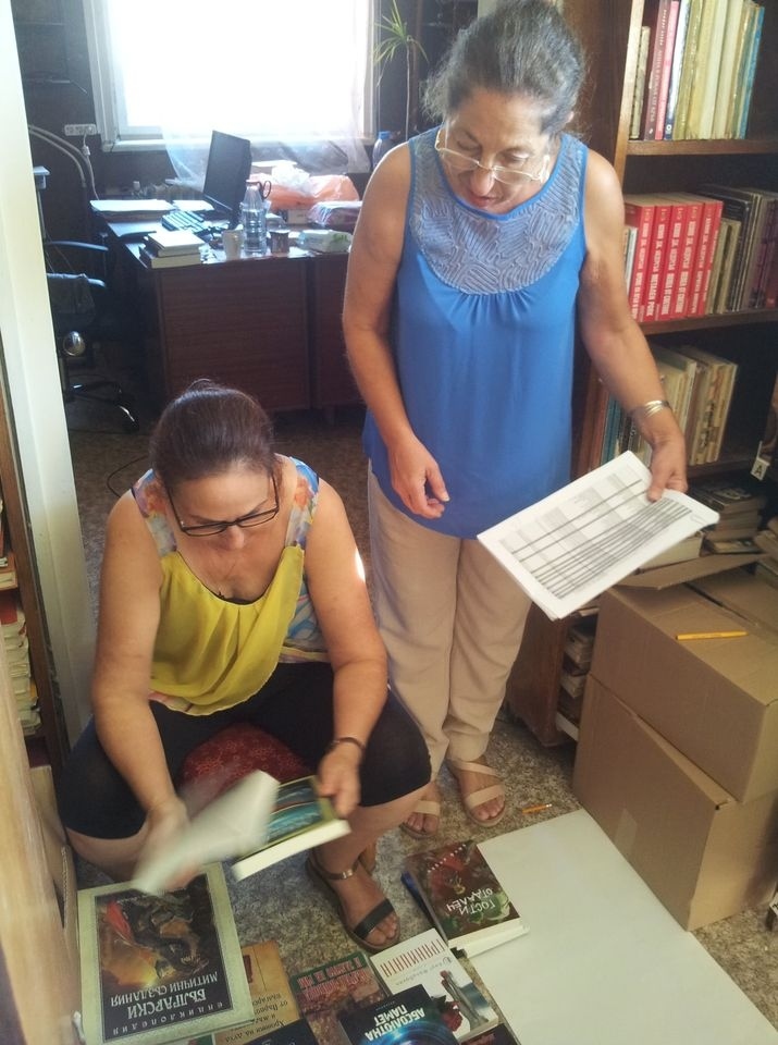 Библиотеката в Горна Оряховица получи нови книги, спечелени пред Министерството на културата 