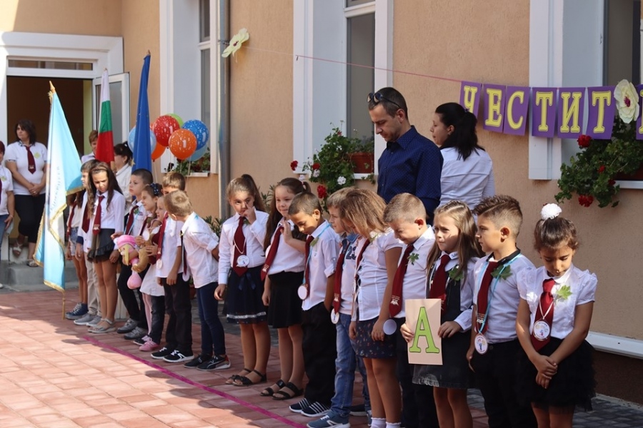 Новата учебна година бе открита тържествено и в трите лясковски училища