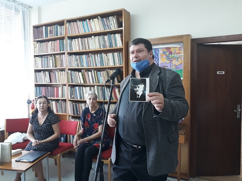 Юбилейна книга с творби на Цоньо Калчев представиха в Свищов