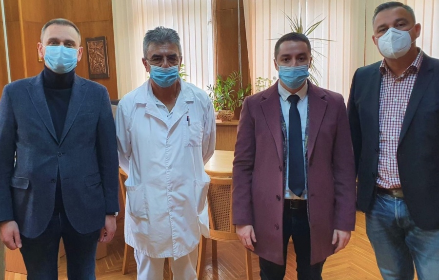 Депутати и общински съветници от БСП дариха на МБАЛ „Св. Иван Рилски” апарати, нужни за кислородно лечение