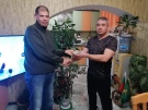 Дядо Коледа с помощта на Георги Симеонов дари на болен мъж 1750 лева