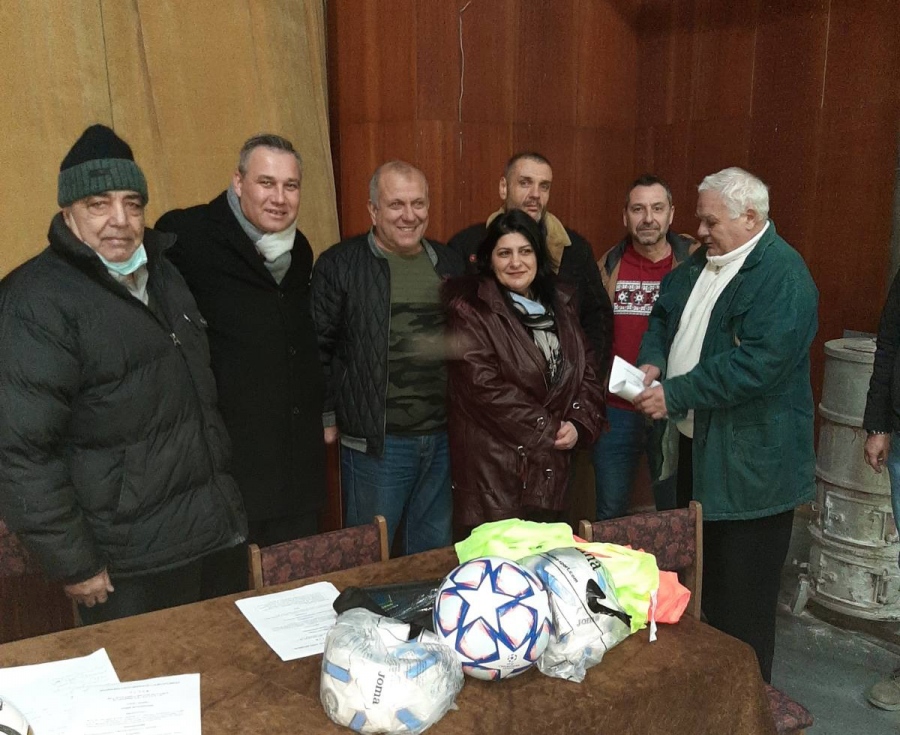 Михаил Ченков и Огнян Стоянов направиха дарение за новия футболен клуб в Крушето