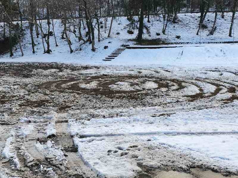 Установиха дрифтърите, съсипали тревната площ в местността Паметниците край Свищов  