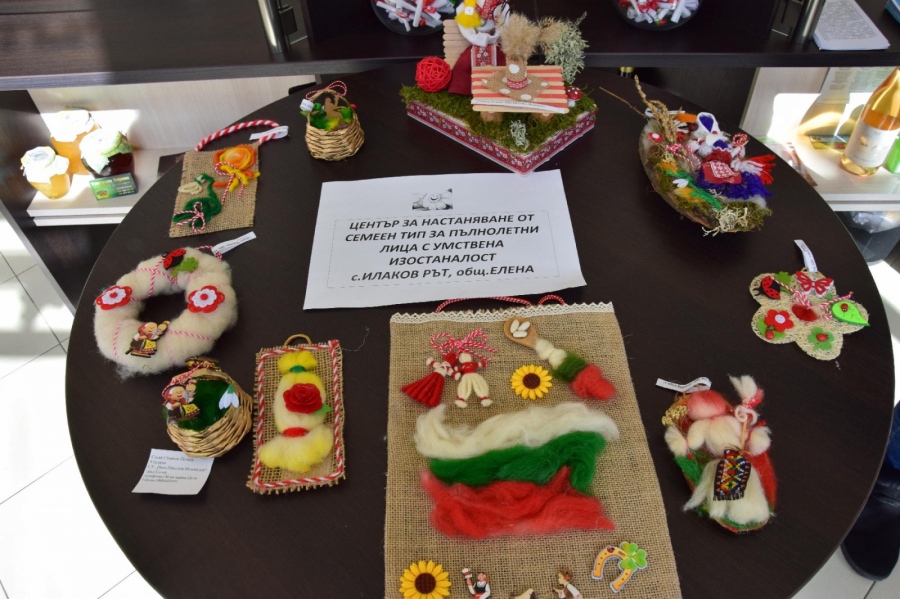 Изложба от уникални мартеници уредиха в Елена