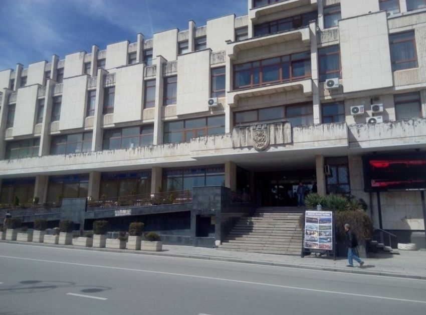 Заради изборите общинският Център за административно обслужване във Велико Търново ще е с променено работно време