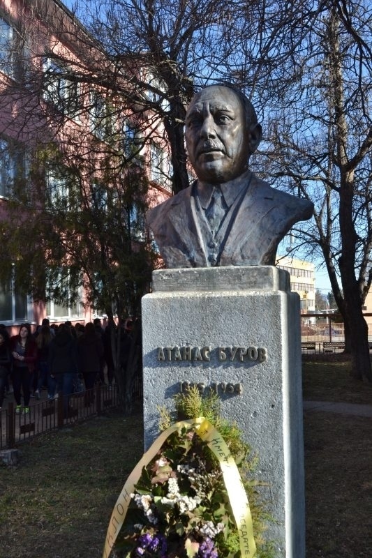 Празнична седмица започва в ПГЛПИ „Атанас Буров”