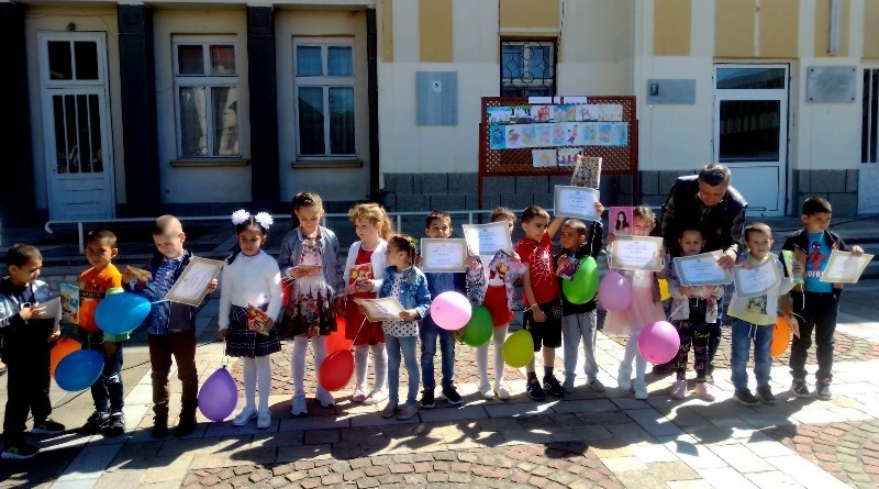 Децата от ДГ „Соня“ в Сухиндол отпразнуваха Деня на светите братя Кирил и Методий