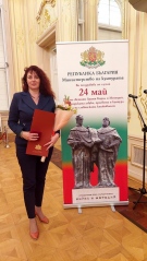 Зам.-директорът на Регионалния исторически музей във Велико Търново д-р Миглена Петкова с награда „Златен век“