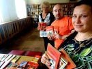 Млади социалисти дариха книги за библиотеката в с. Леденик