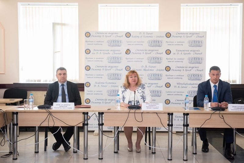 Стопанската академия и още два университета създадоха клъстер в областта на застраховането, данъчния и митническия контрол