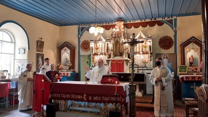 Никополският епископ бе в Драгомирово за храмовия празник на „Пресвето Сърце Исусово“