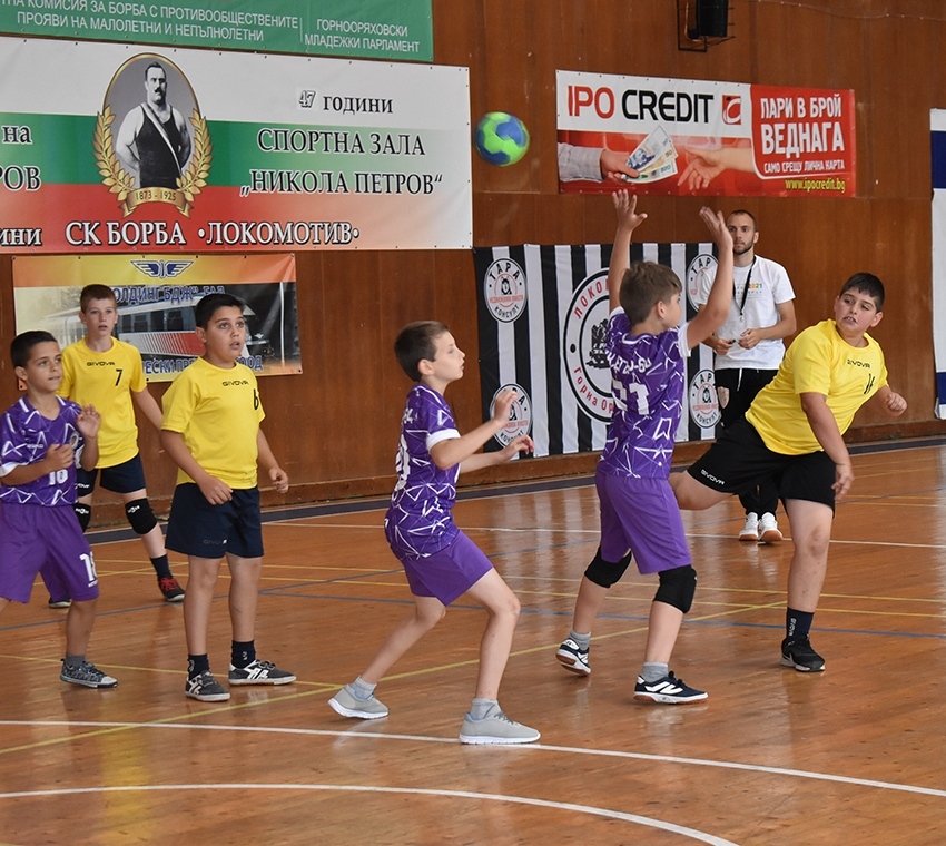 Десет отбора участват в Националния турнир по мини хандбал в Горна Оряховица